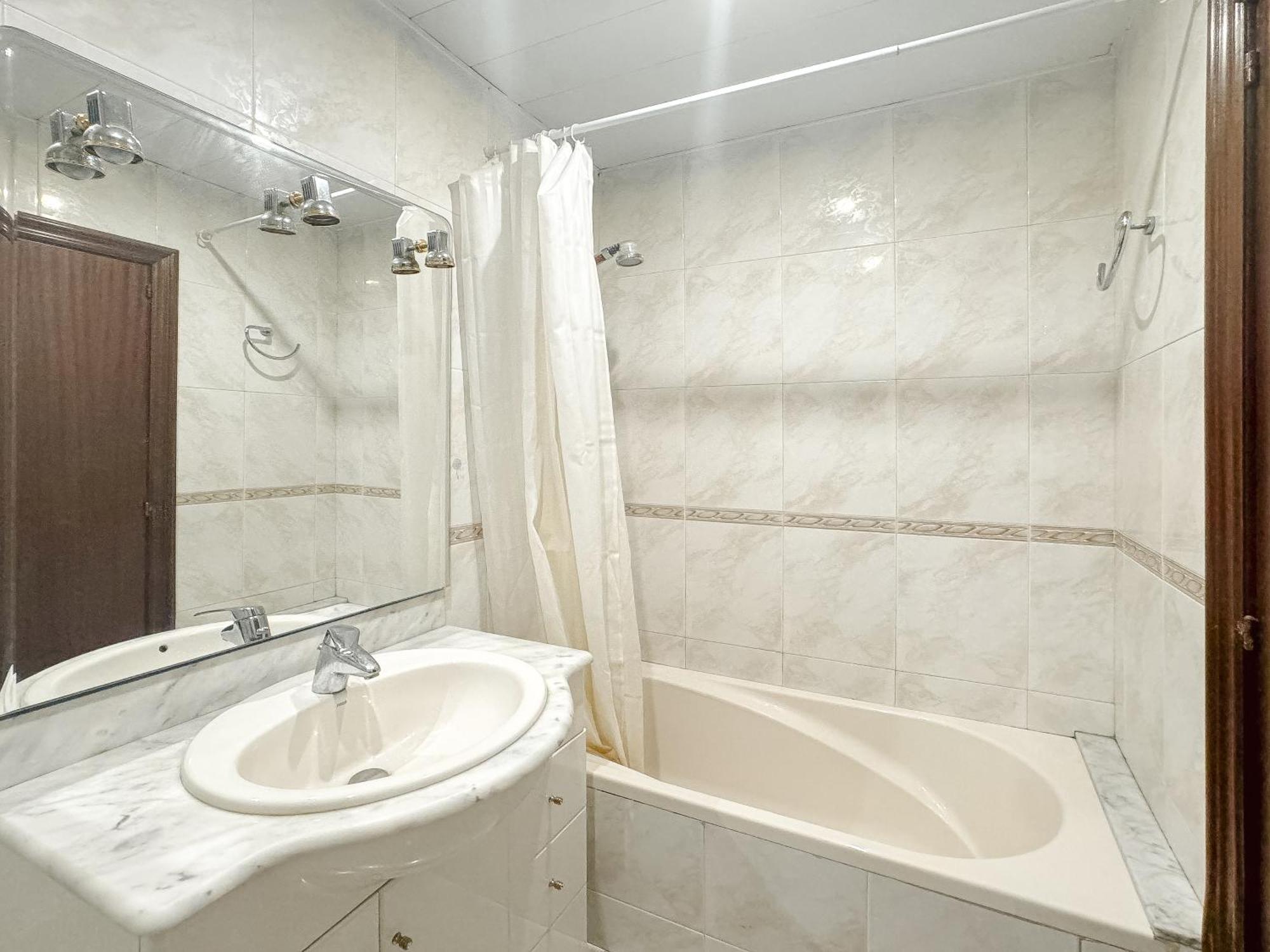 Charming Rooms In Shared Apartment Near Camp Nou Barcelona Ngoại thất bức ảnh